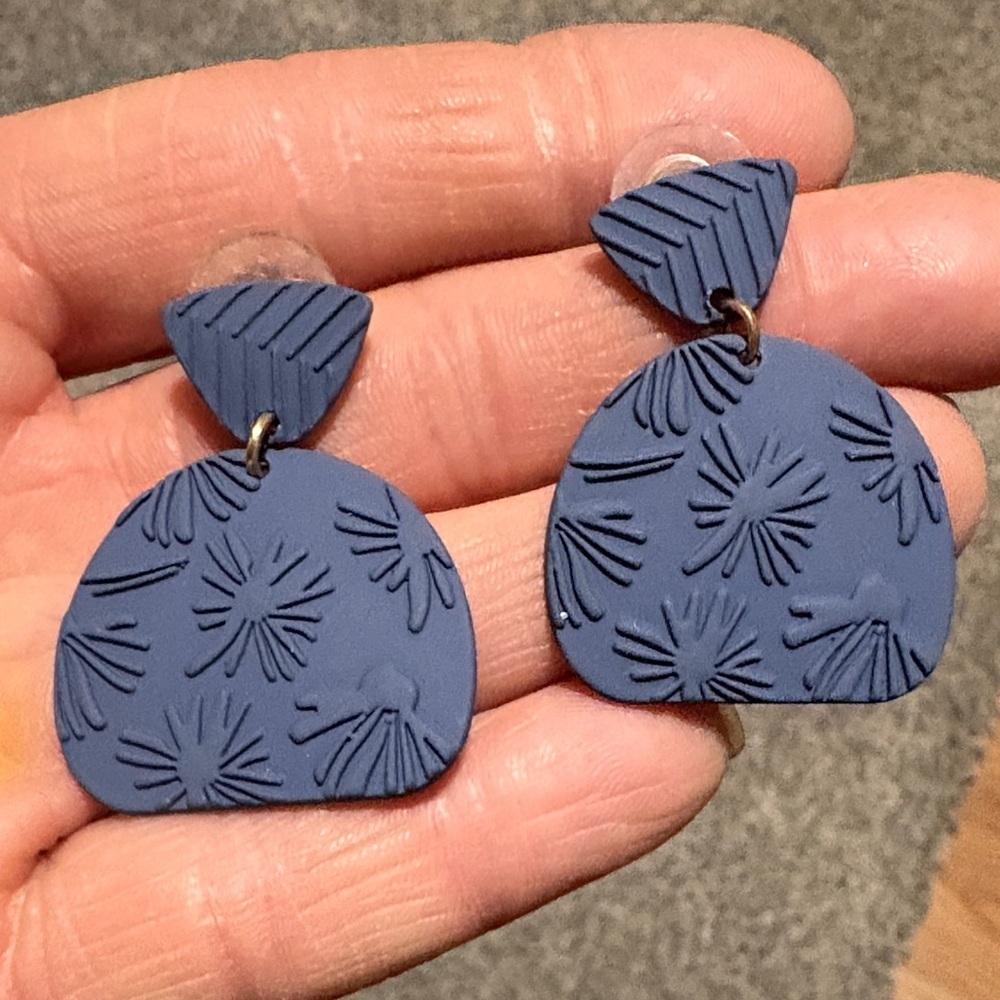 HANDMADE POLYMER CLAY PURPLE/BLUE TEXTURED FORAL DESIGN DROP POST 2" EARRINGS